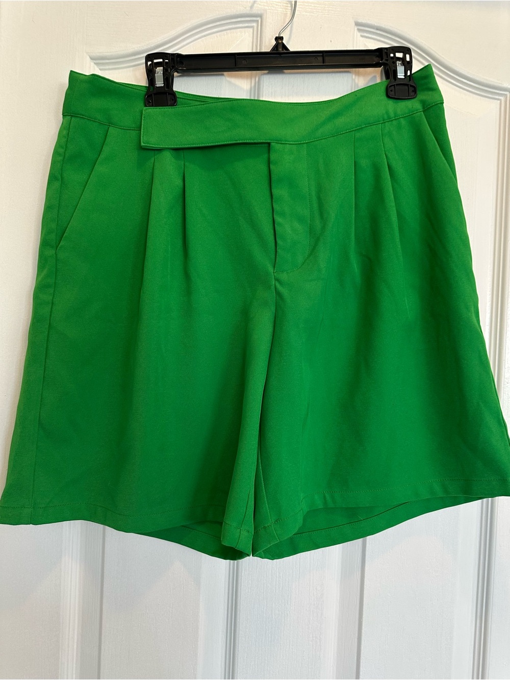 High-Waist Green Tailored Women's Bermuda Shorts. Never worn.